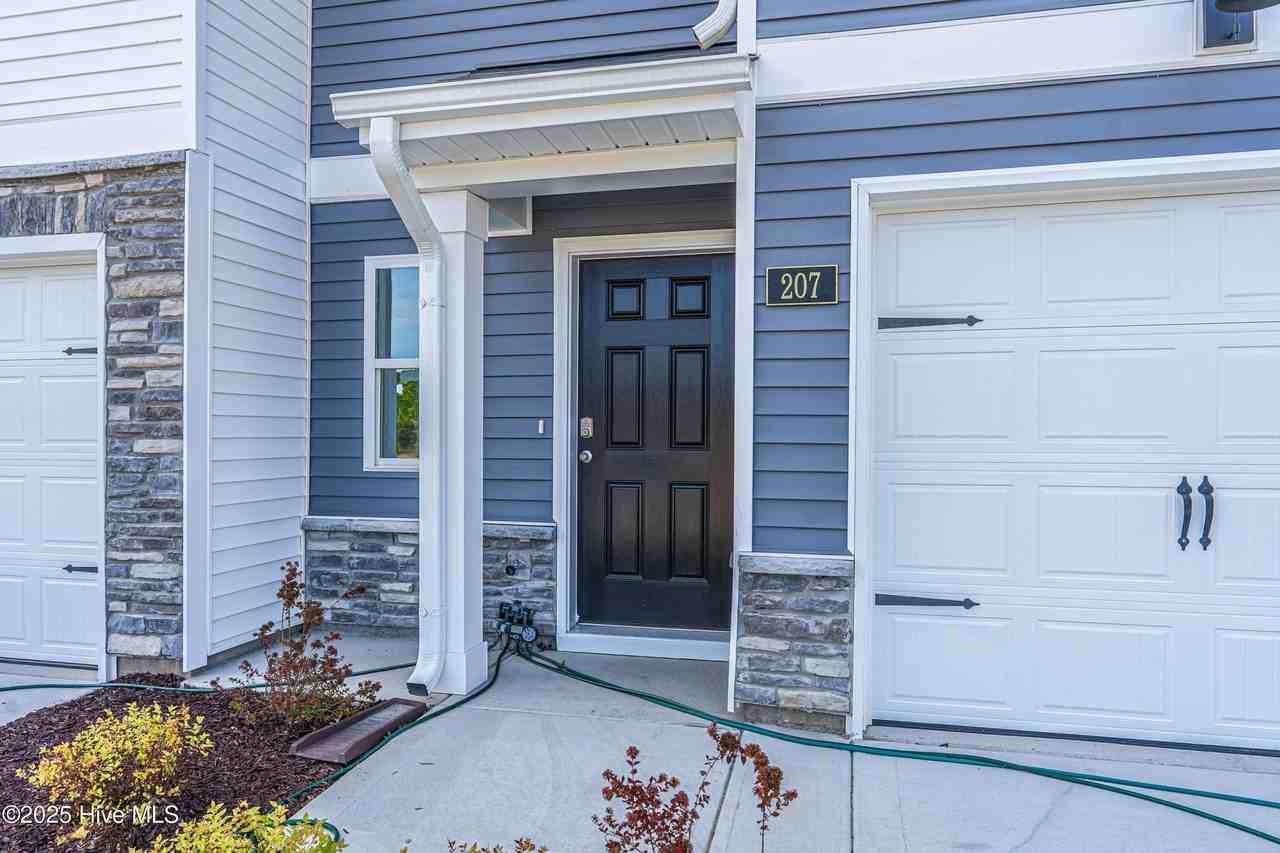207 Maddox Dr - Photo 2 of 30