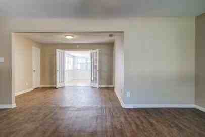 2611 49th St - Photo 6 of 35