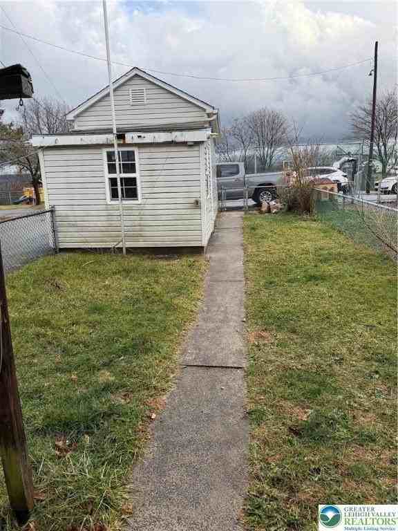 219 Linden St - Photo 2 of 14