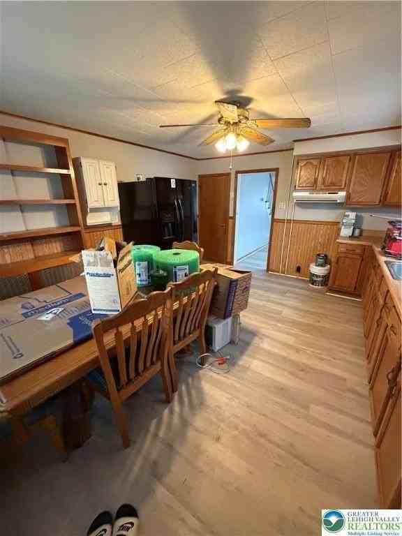 219 Linden St - Photo 5 of 14