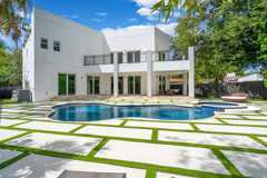 2510 Sw 2nd Ave - Photo 1 of 1