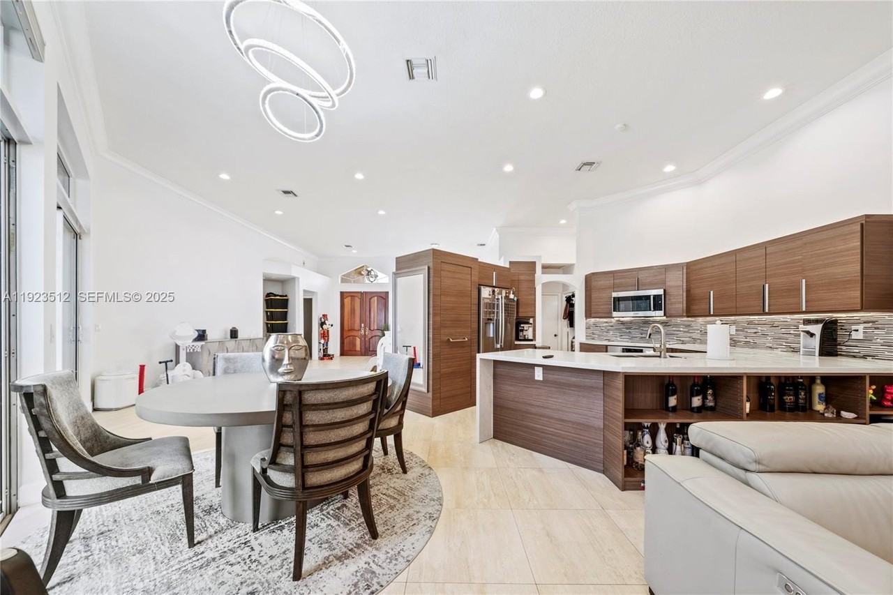 2994 Oakbrook Dr - Photo 5 of 28