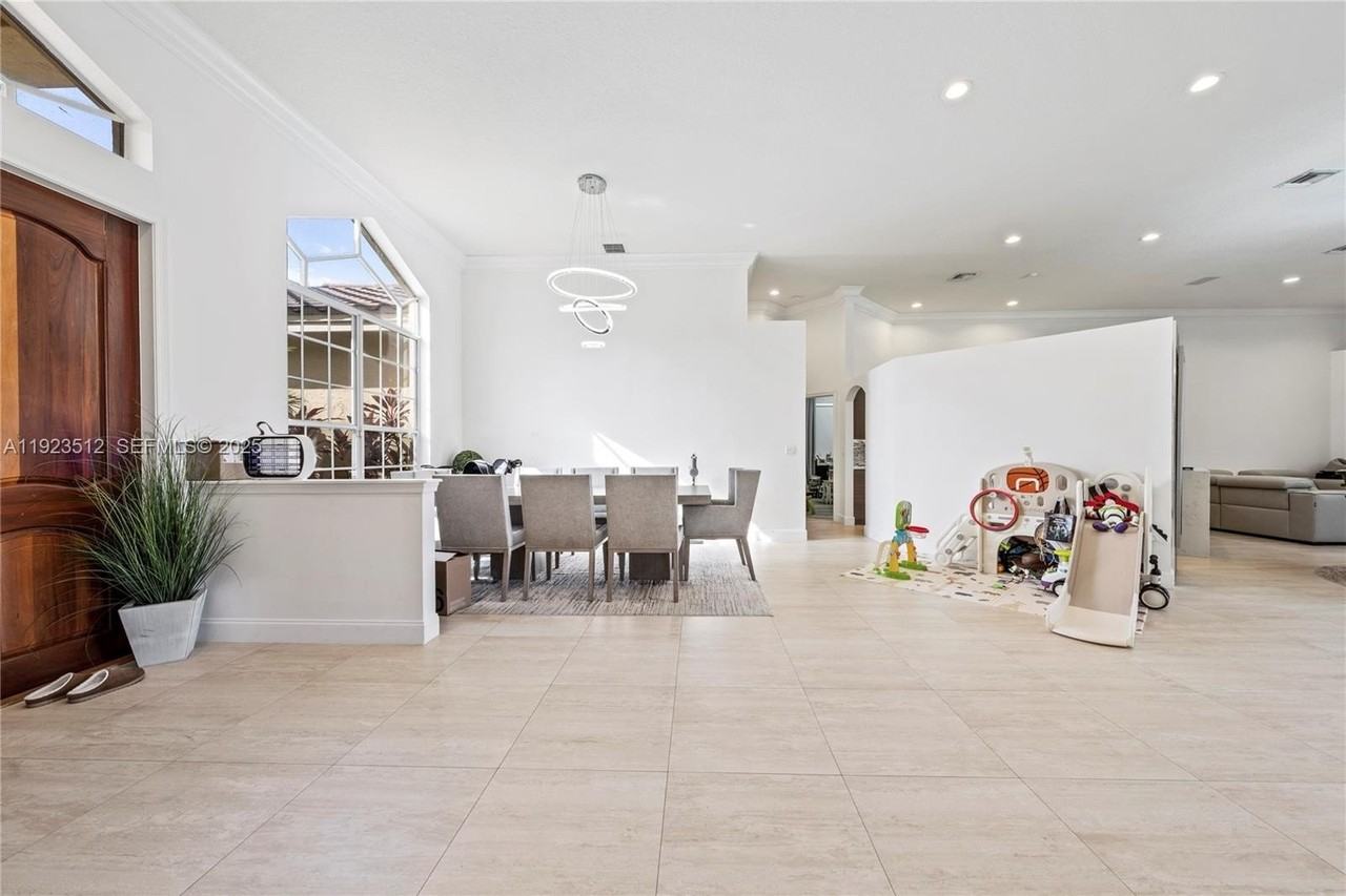 2994 Oakbrook Dr - Photo 6 of 28