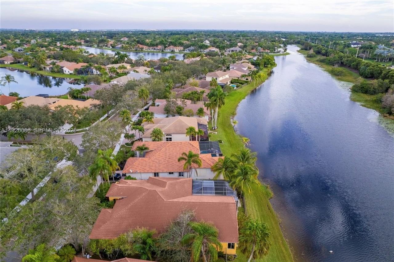 2893 Oakbrook Dr - Photo 7 of 39