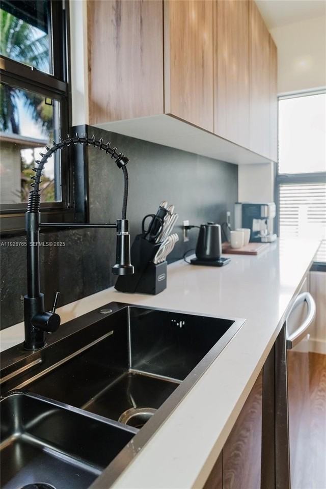 1040 Nw 120th St - Photo 2 of 41