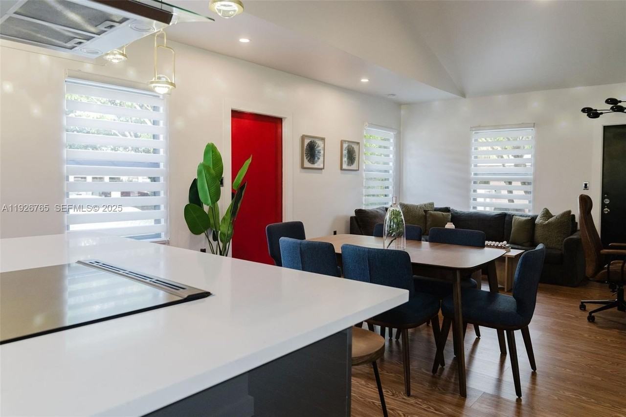 1040 Nw 120th St - Photo 3 of 41