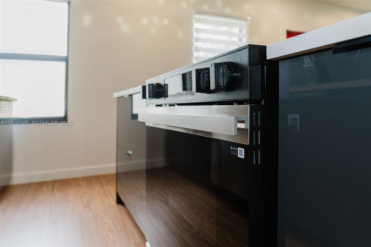 1040 Nw 120th St - Photo 4 of 41