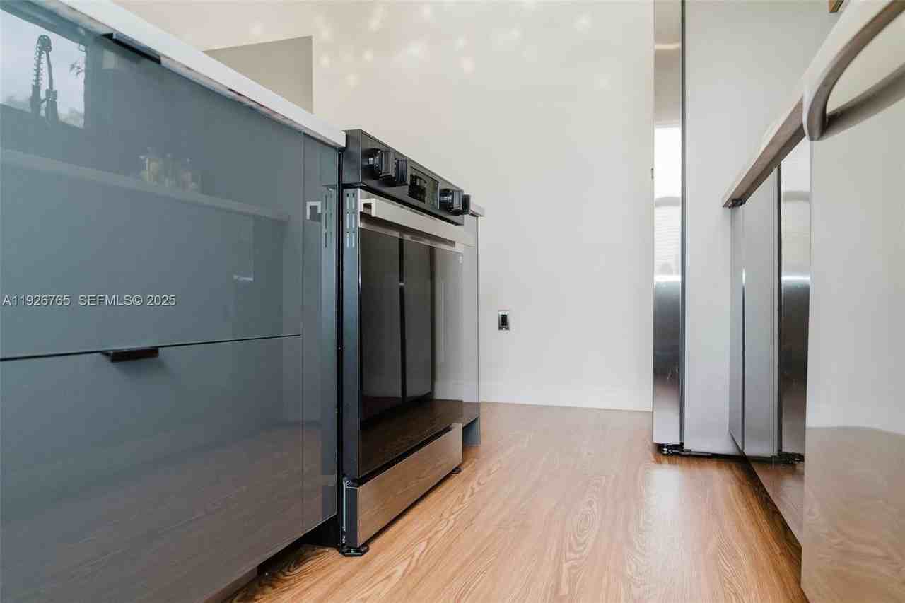 1040 Nw 120th St - Photo 5 of 41