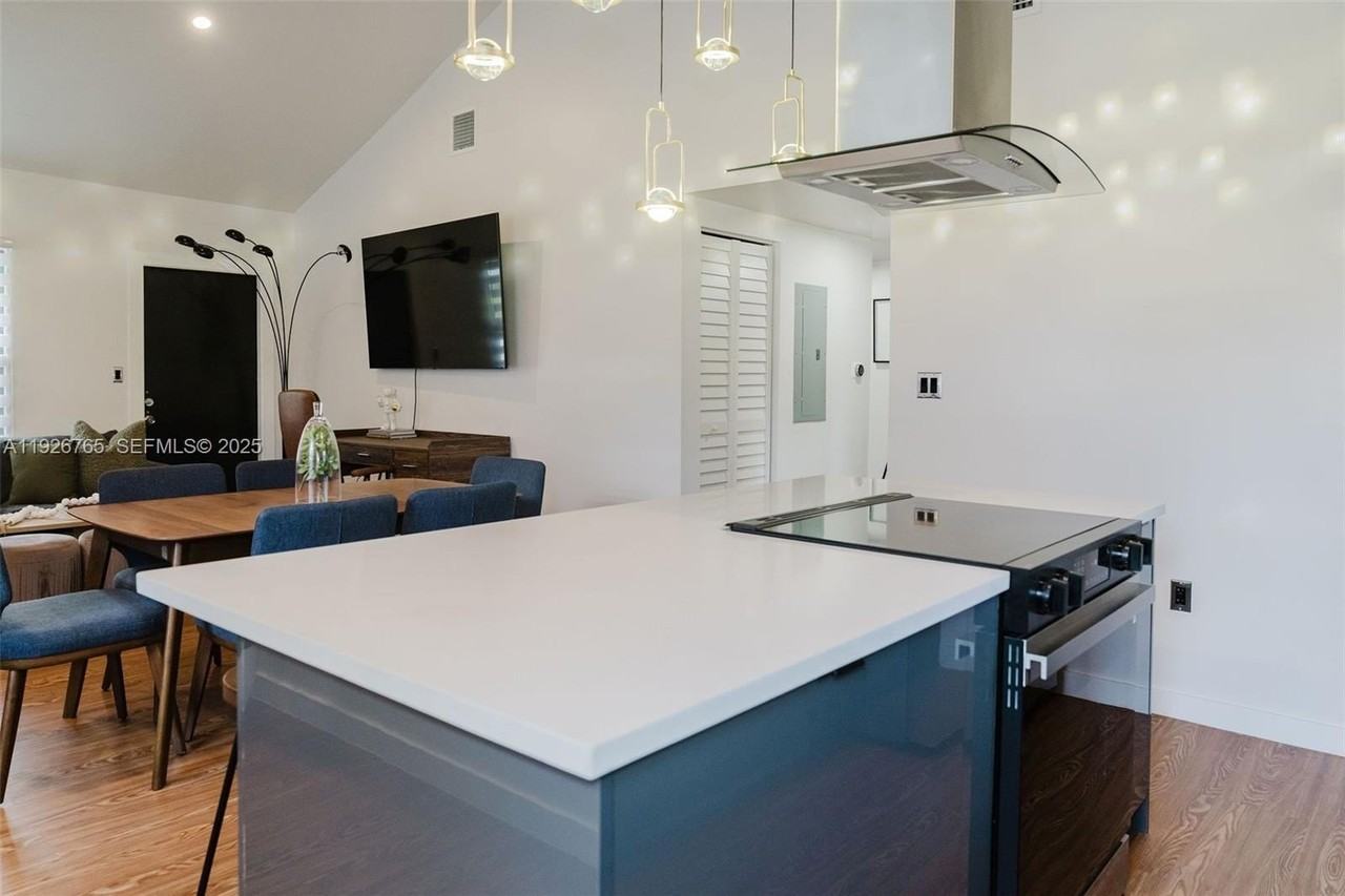 1040 Nw 120th St - Photo 6 of 41