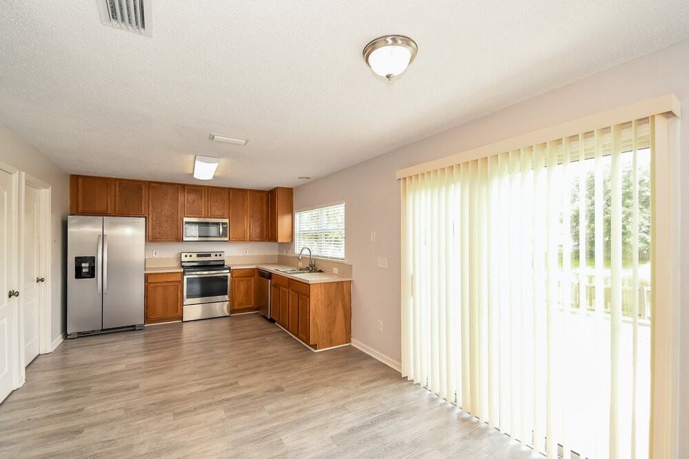 14139 Crestwick Dr W - Photo 7 of 17