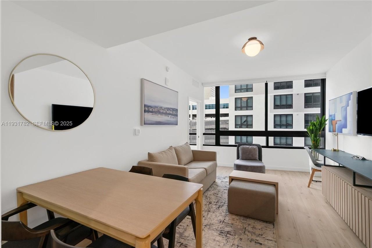 225 N Miami Ave #1012 - Photo 2 of 34