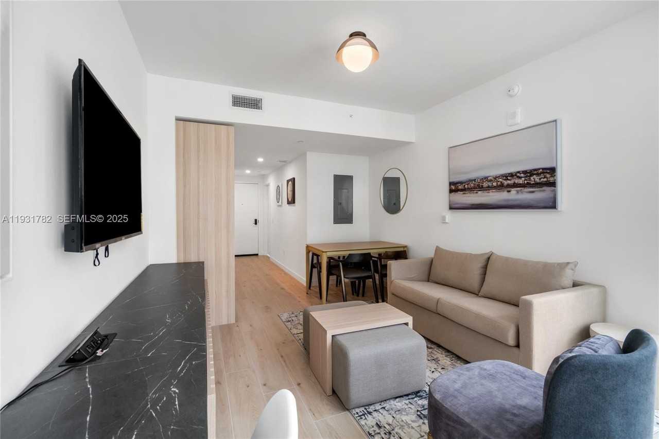 225 N Miami Ave #1012 - Photo 4 of 34