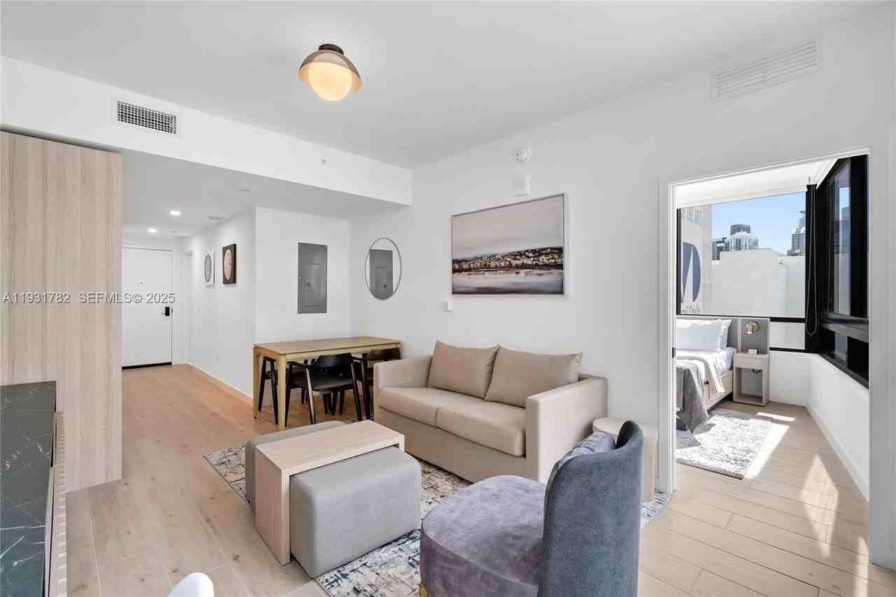 225 N Miami Ave #1012 - Photo 6 of 34