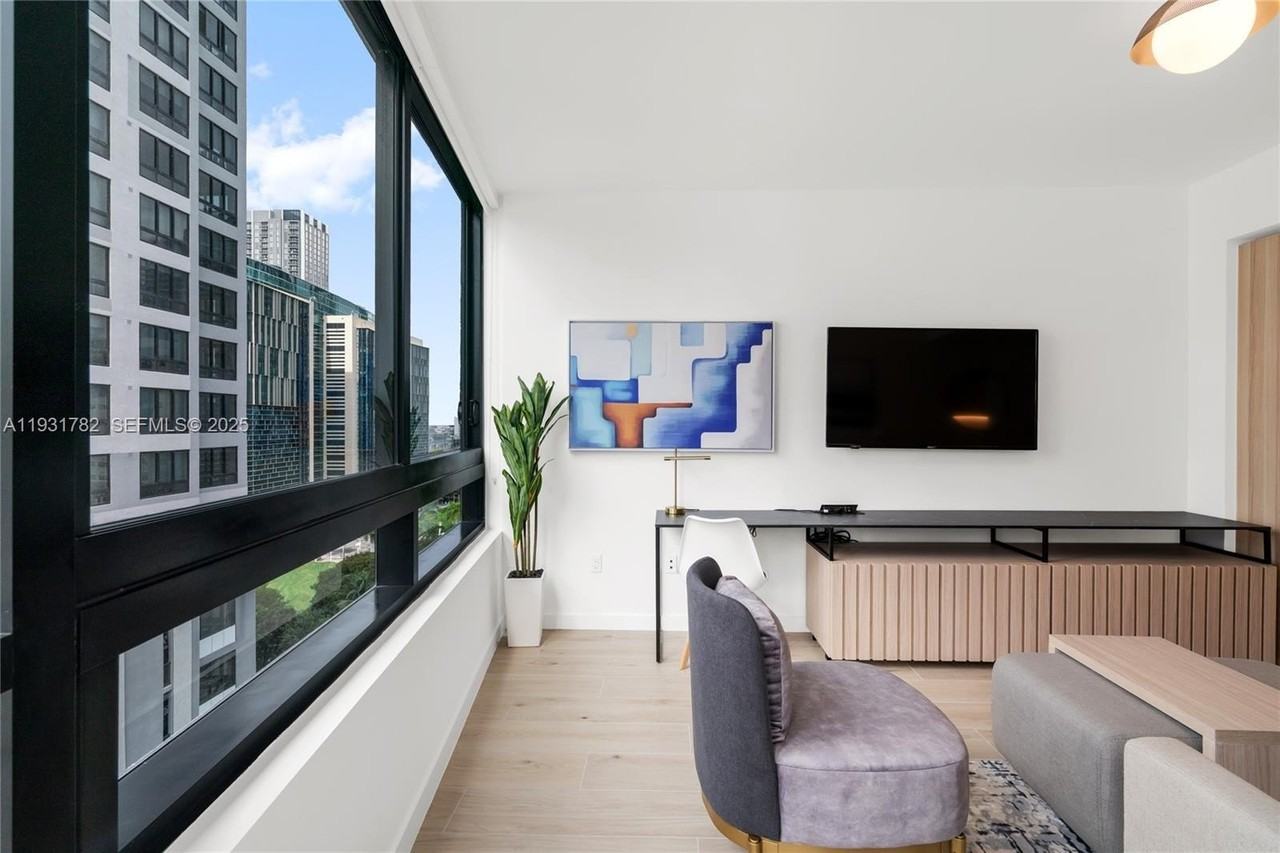 225 N Miami Ave #1012 - Photo 7 of 34