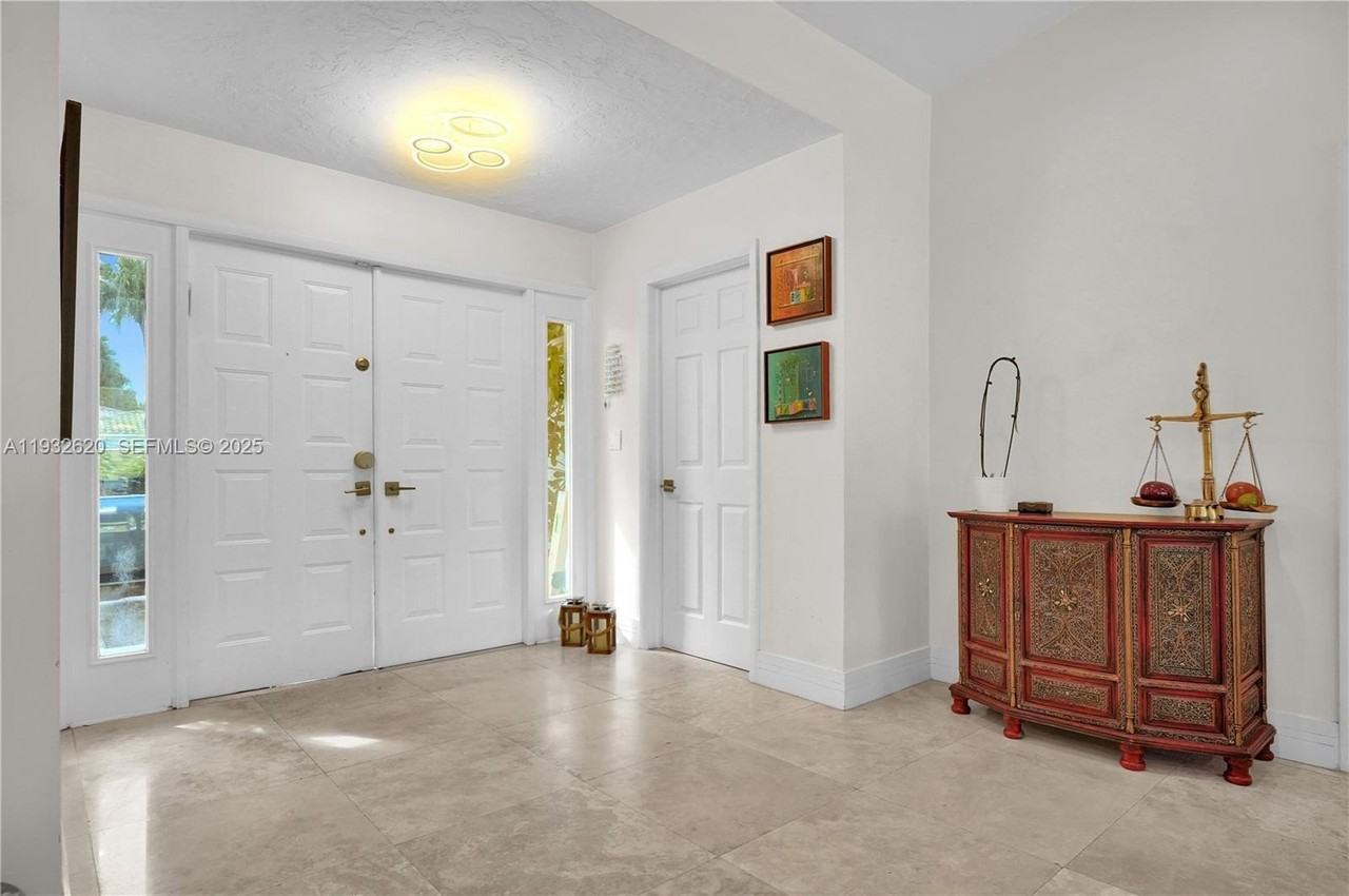 2101 Ne 211th Ter - Photo 4 of 44