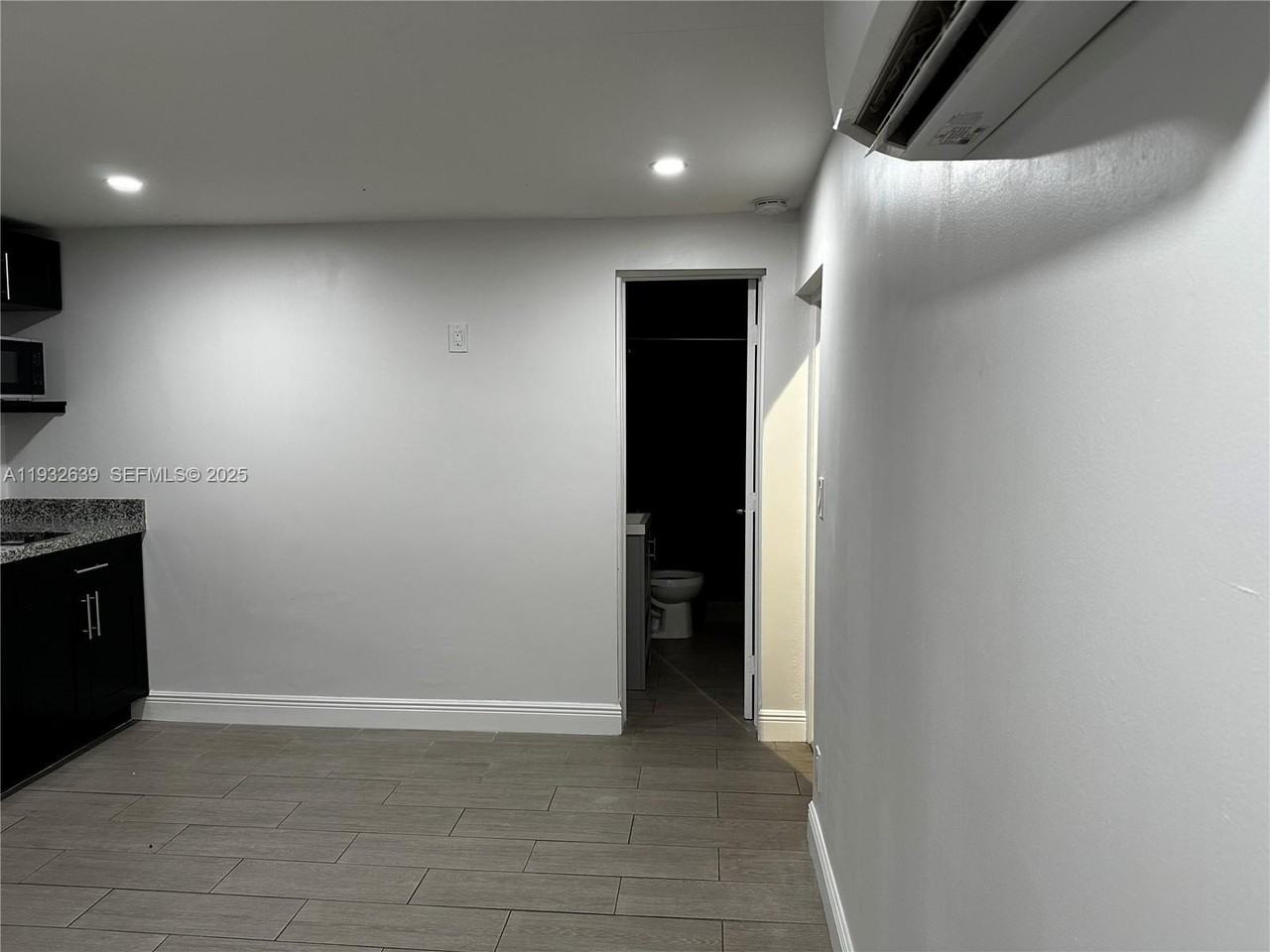 214 S 57th Ave - Photo 5 of 14