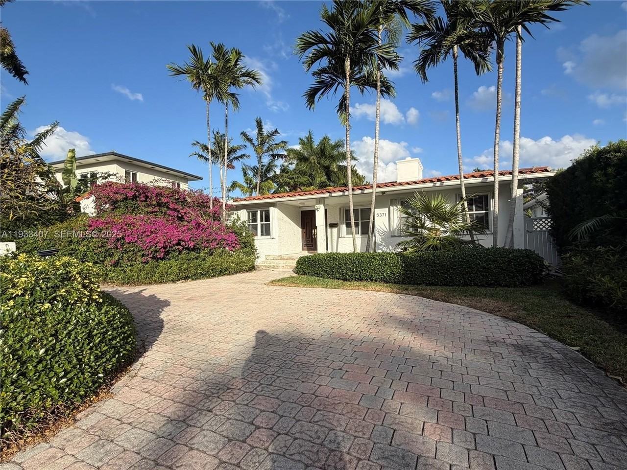 5371 N Bay Rd - Photo 2 of 16