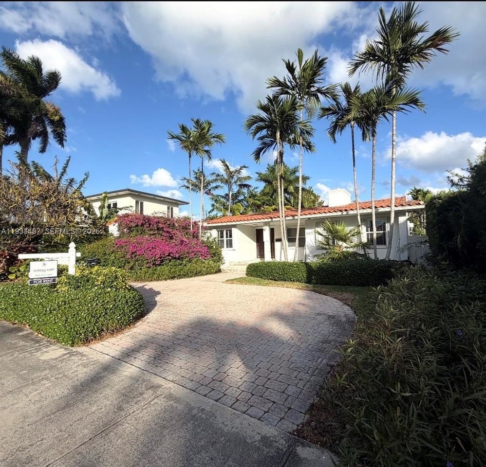 5371 N Bay Rd - Photo 3 of 16