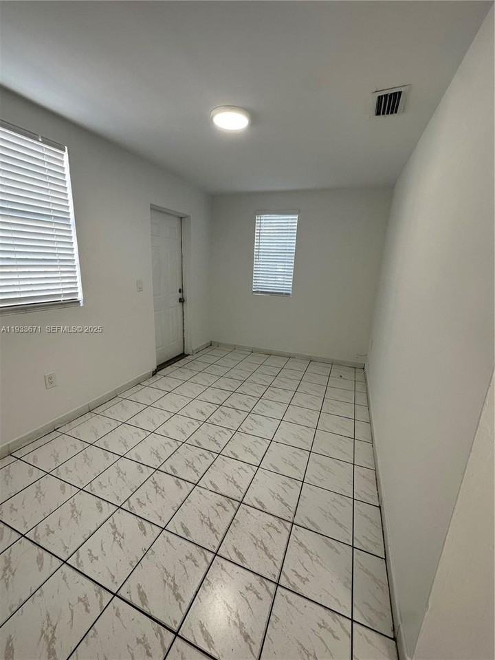 2420 Nw 31st St #2 - Photo 2 of 8