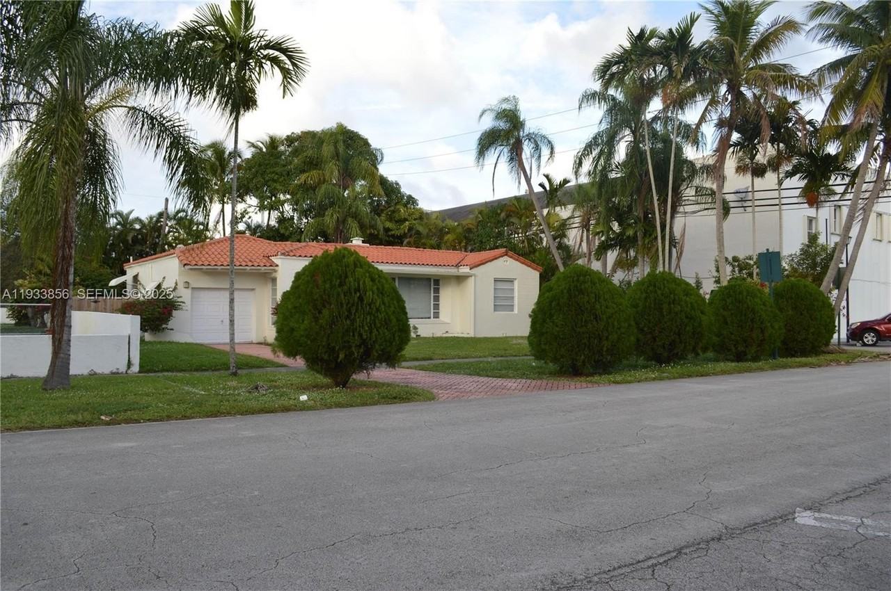 165 Ne 98th St - Photo 2 of 27