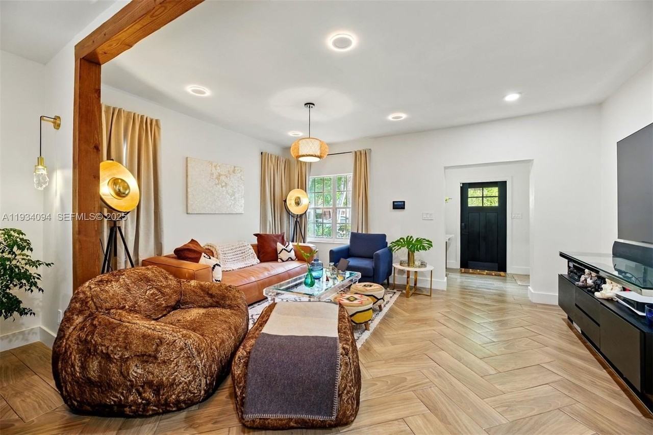 1363 Biarritz Dr - Photo 4 of 28