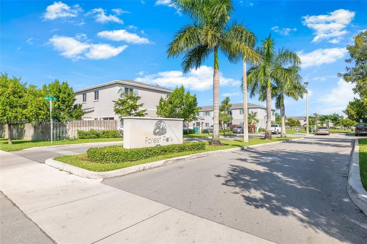 1270 Nw 3rd Ln #0 - Photo 2 of 31