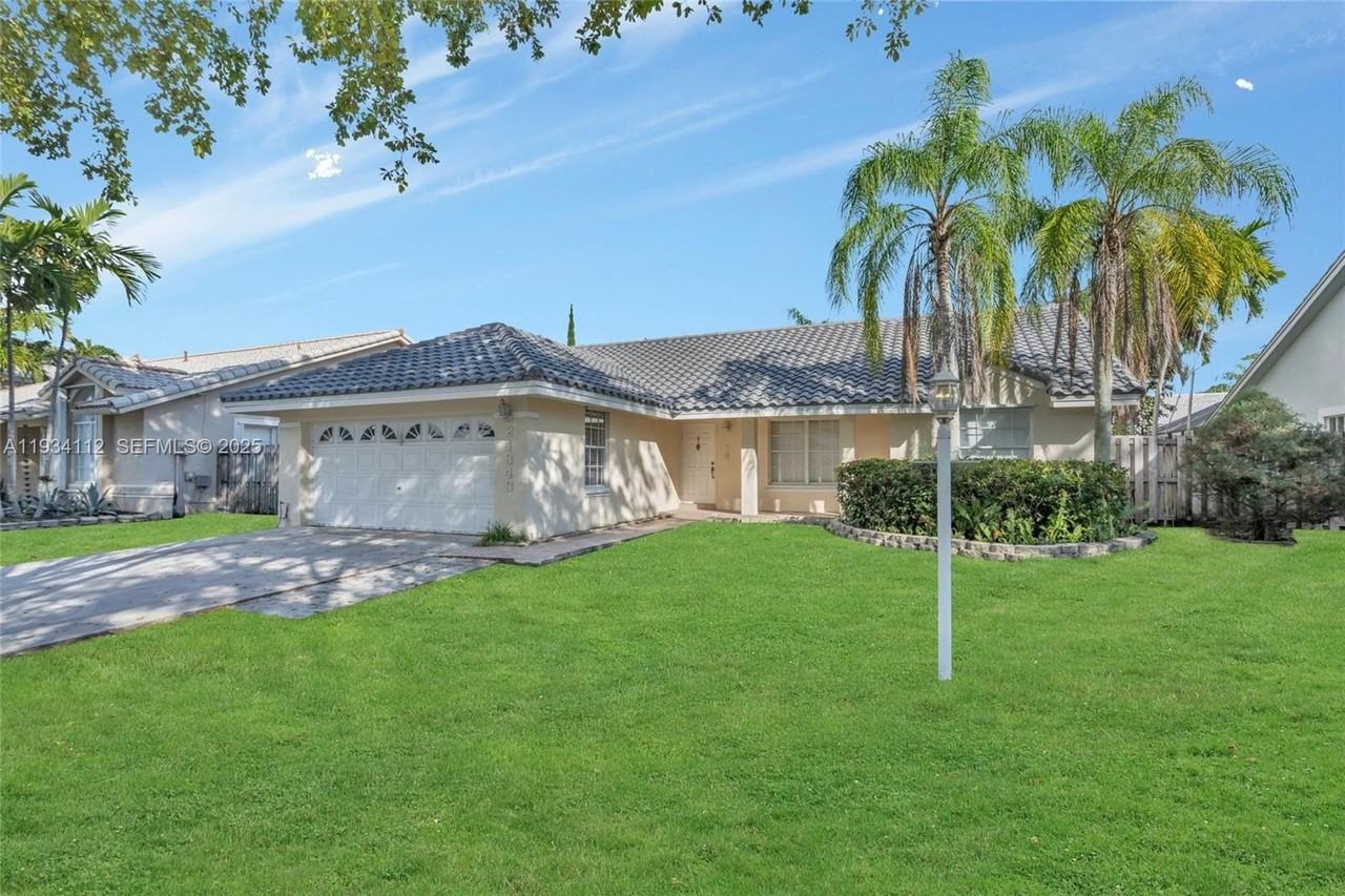 21343 Sw 94th Ct #0 - Photo 2 of 38