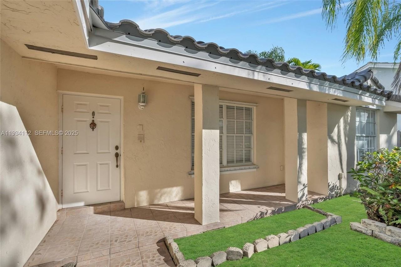 21343 Sw 94th Ct #0 - Photo 3 of 38