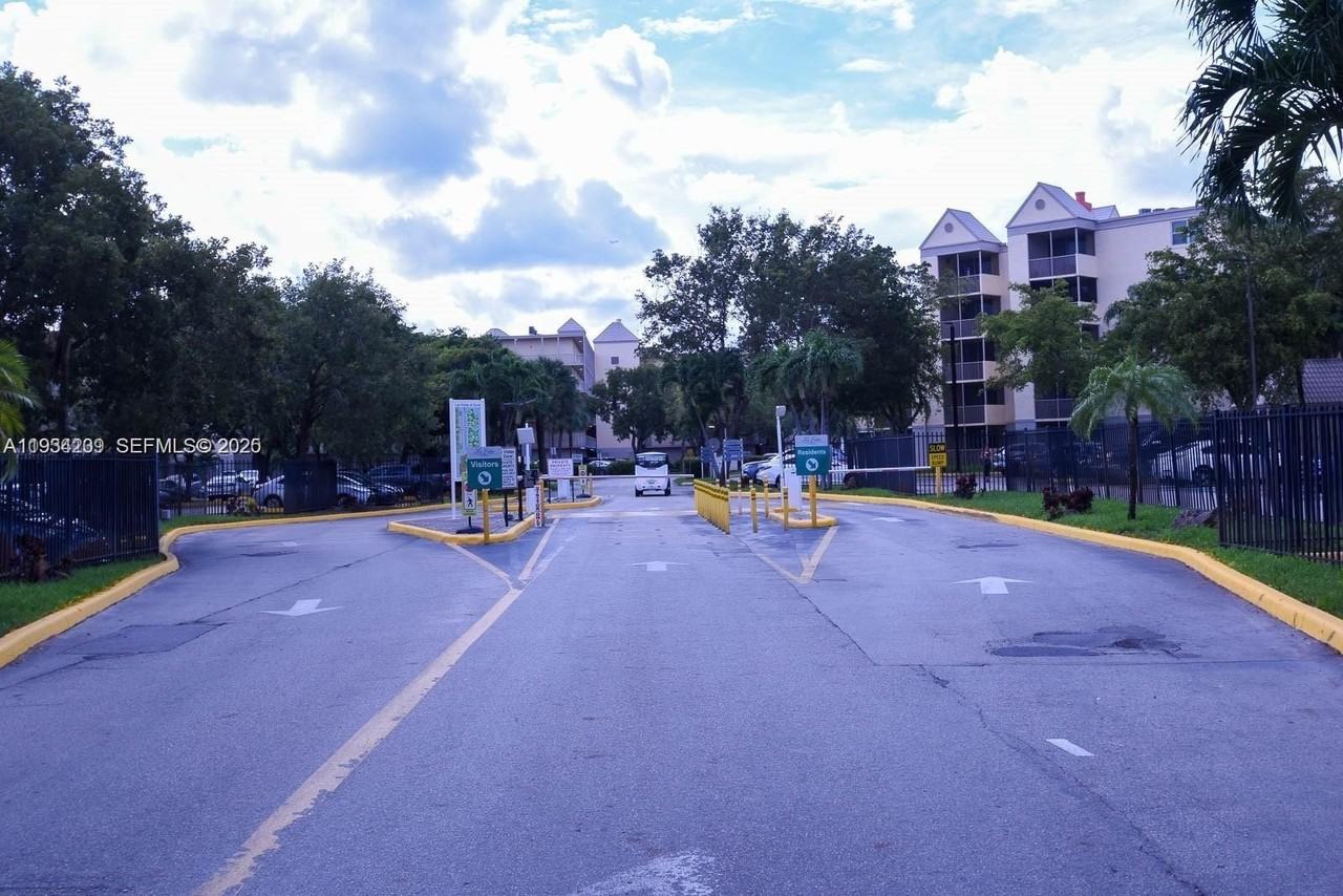 8215 Lake Dr #504 - Photo 6 of 21