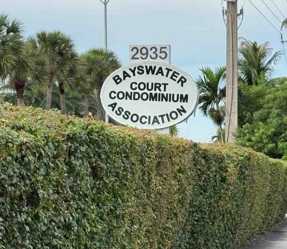 2935 Ne 163rd St #3P