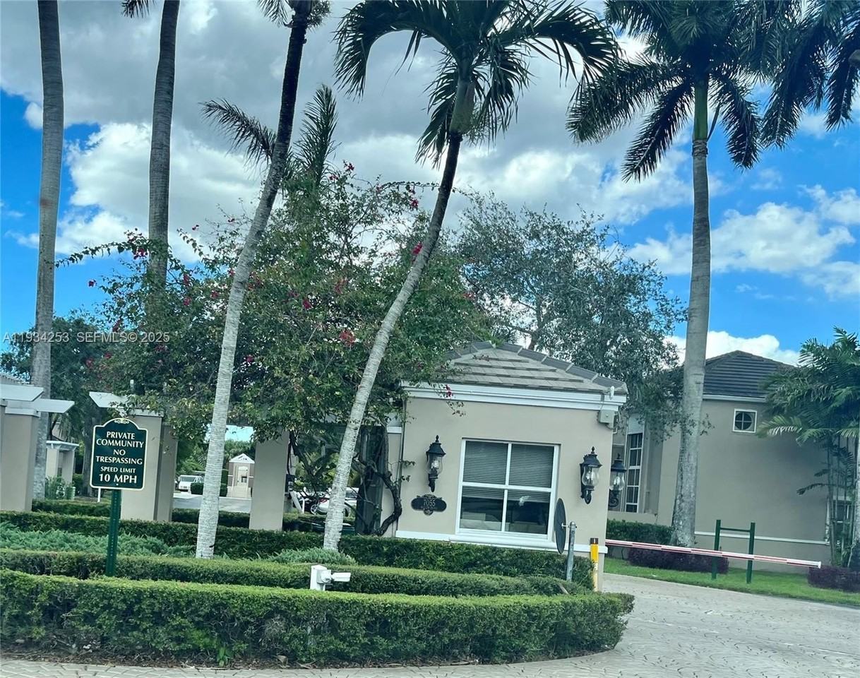 5431 Sw 70th Pl N - Photo 2 of 31