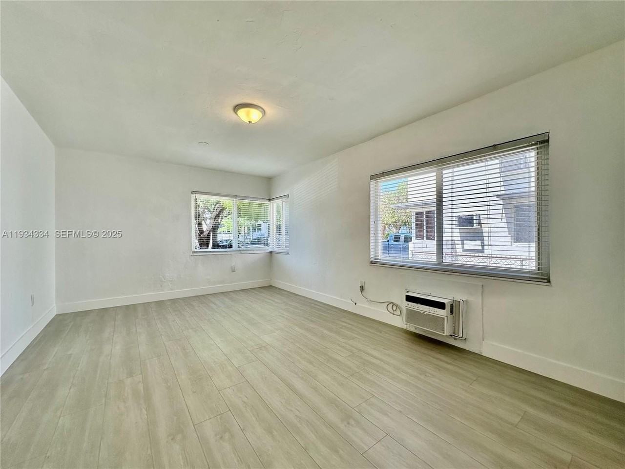 955 Bay Dr #1 - Photo 4 of 20