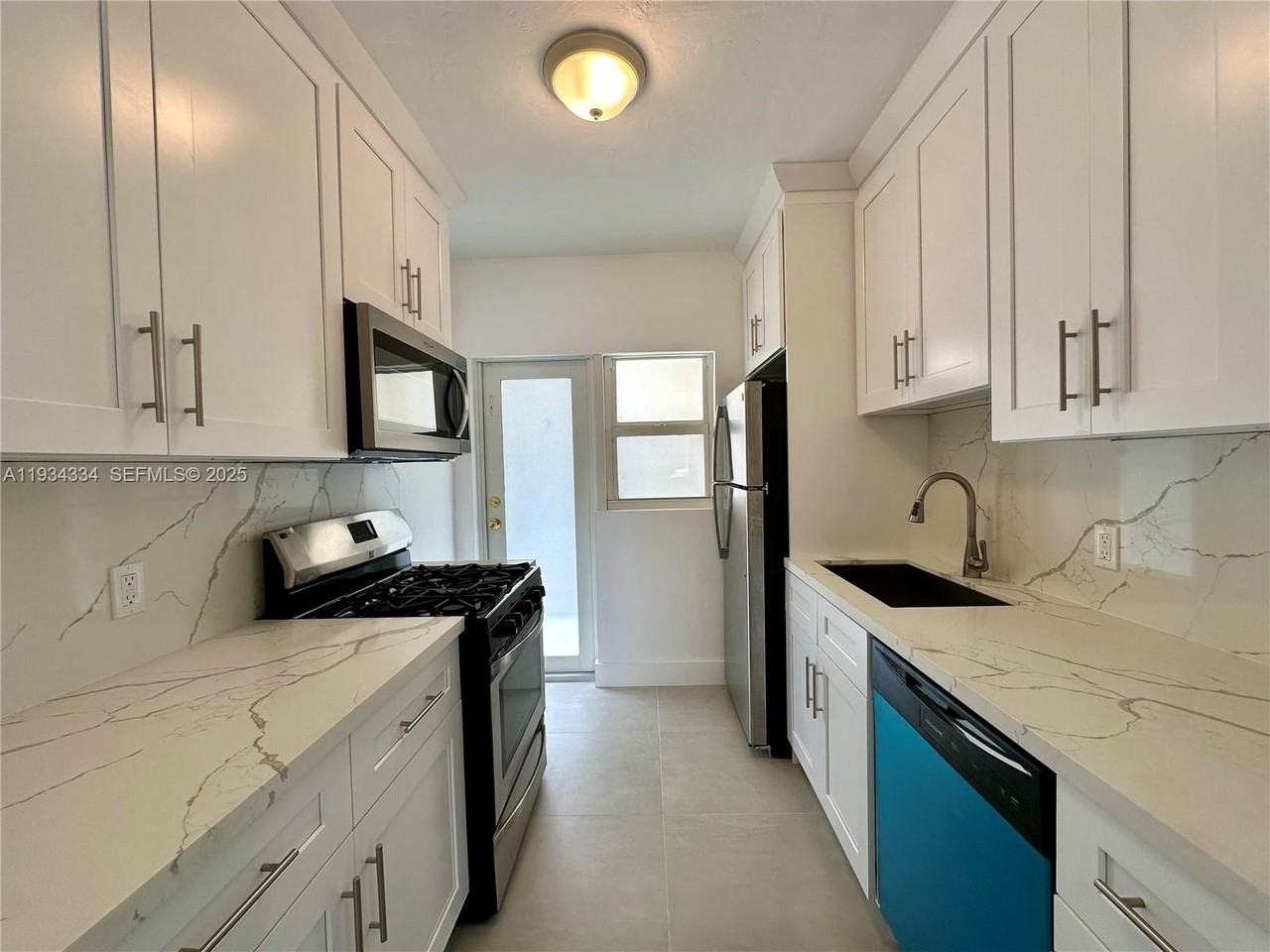 955 Bay Dr #1 - Photo 6 of 20