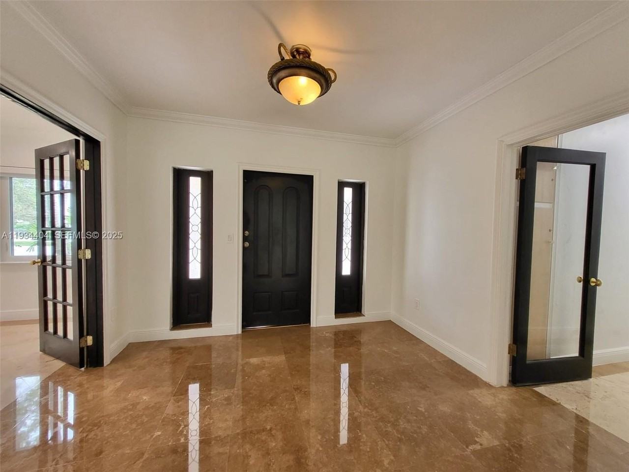 825 Cremona Ave - Photo 5 of 43