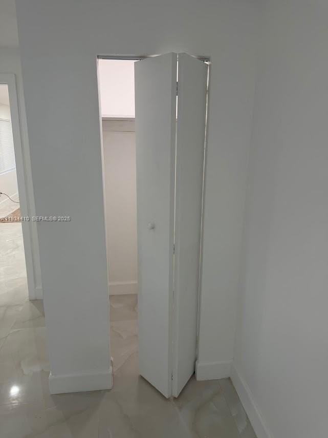 1021 Nw 25th Way #3 - Photo 4 of 10