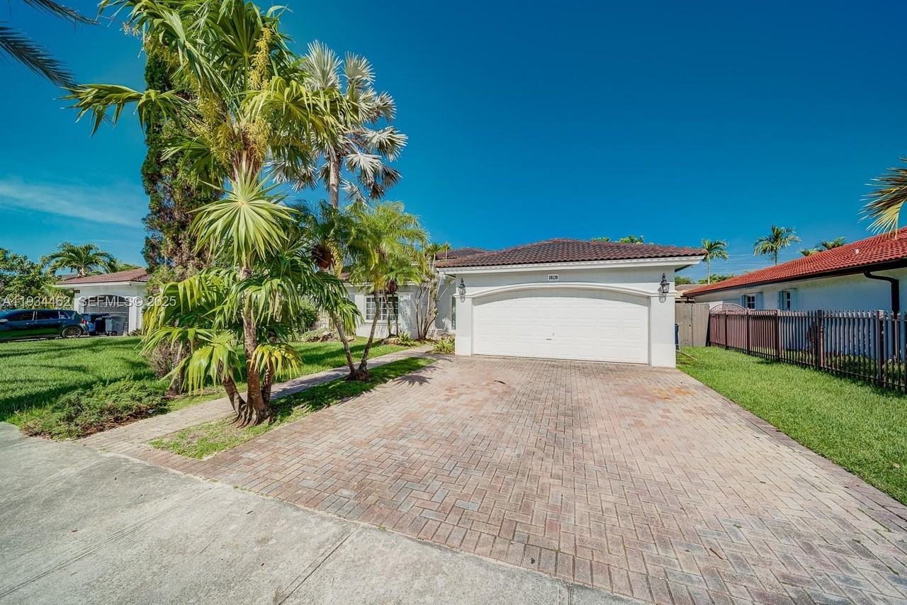 18128 Sw 151st Ave - Photo 3 of 40