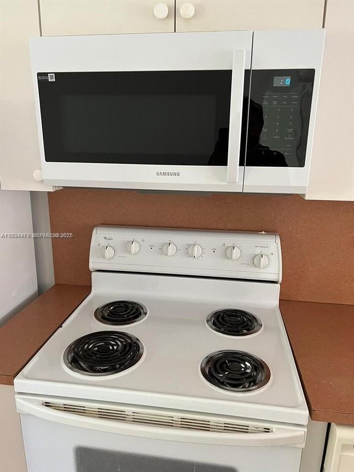 2911 Se 13th Rd #204-40 - Photo 3 of 24