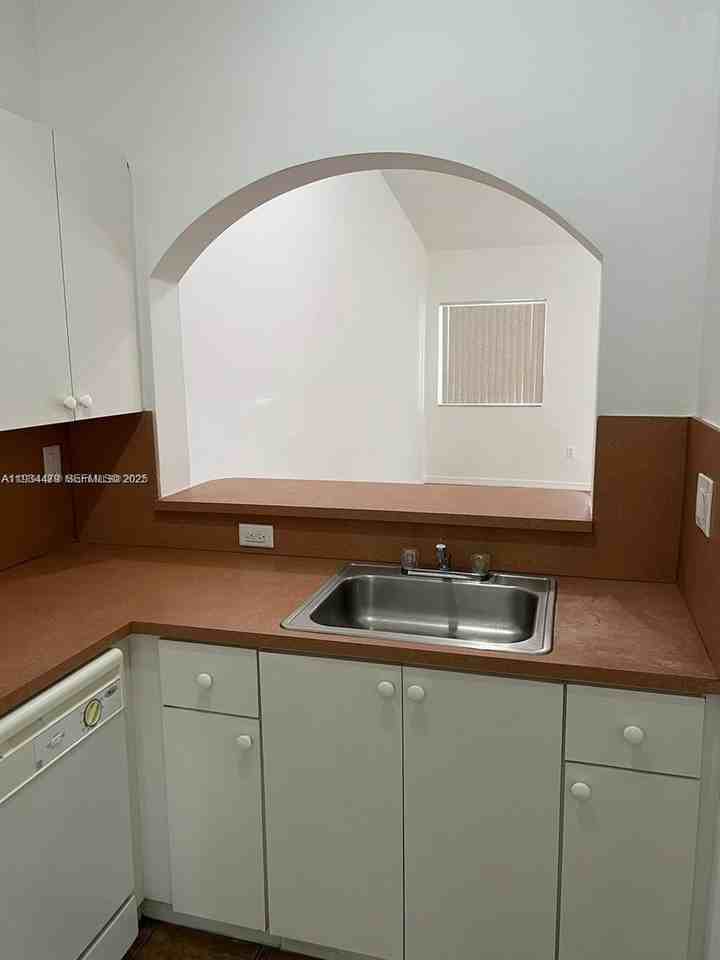 2911 Se 13th Rd #204-40 - Photo 4 of 24