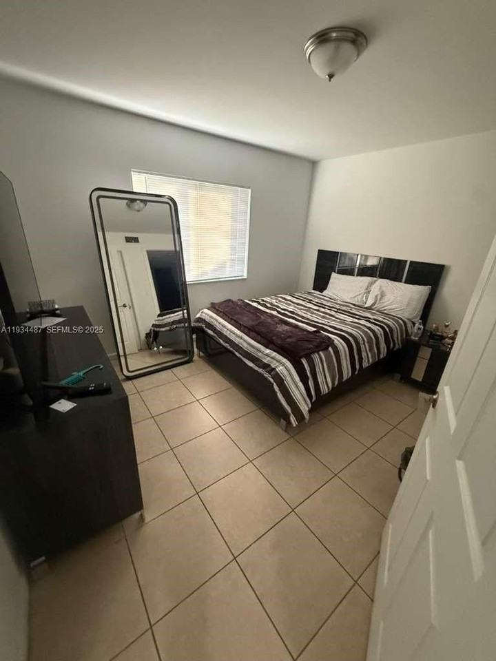 1250 Se 26th St #102 - Photo 6 of 7