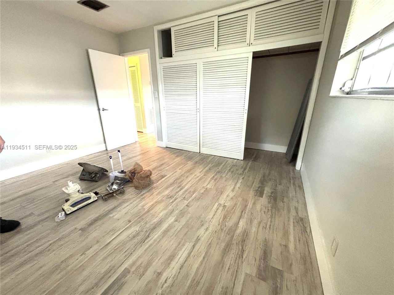 301 Sw 10th Ter #1 - Photo 4 of 7