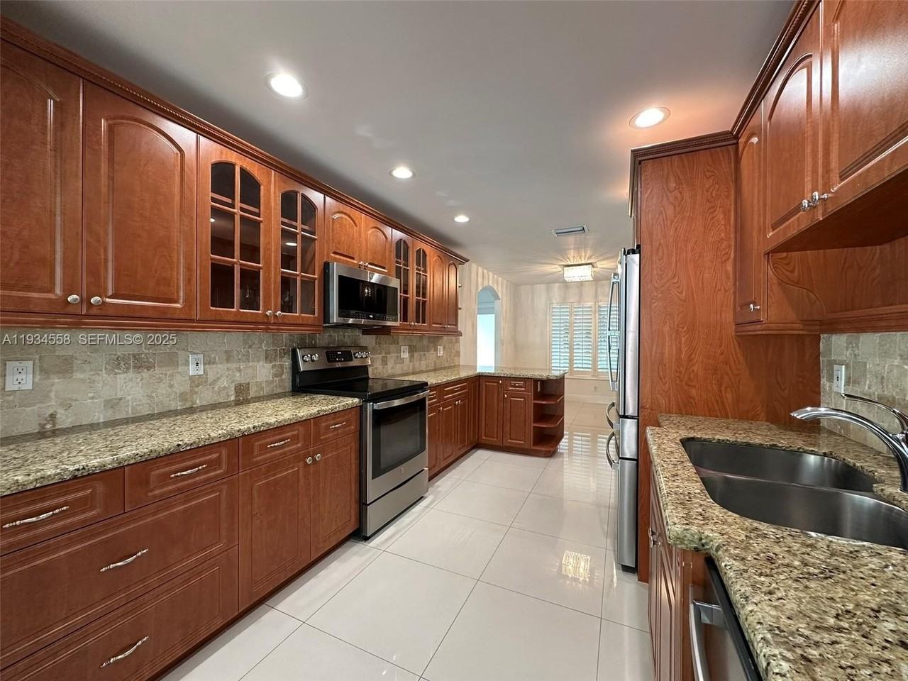 7535 Sw 117th St - Photo 5 of 34