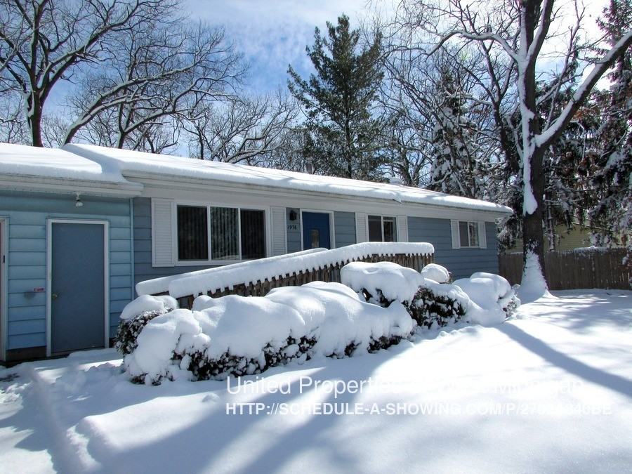 1976 Oakcliff Dr NE - Photo 2 of 15