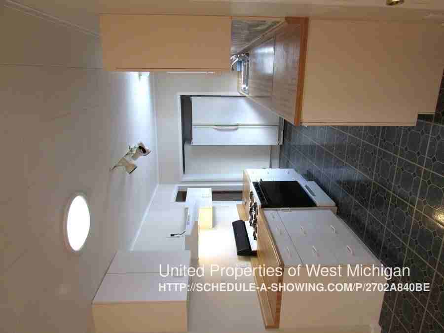 1976 Oakcliff Dr NE - Photo 3 of 15