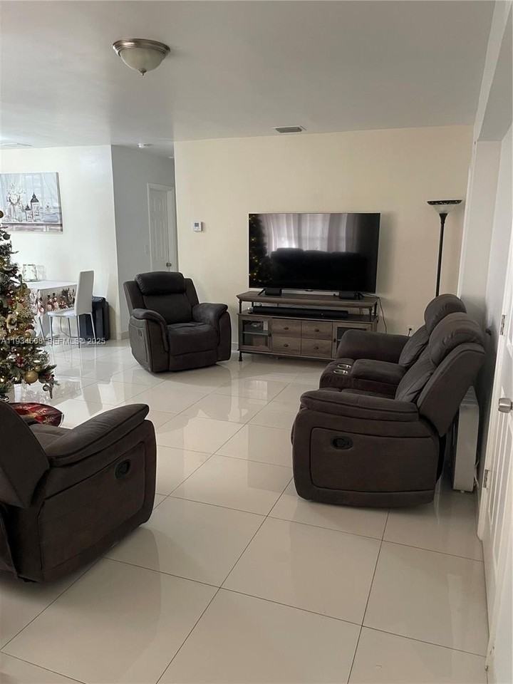 11765 Sw 175th Ter #0 - Photo 3 of 7