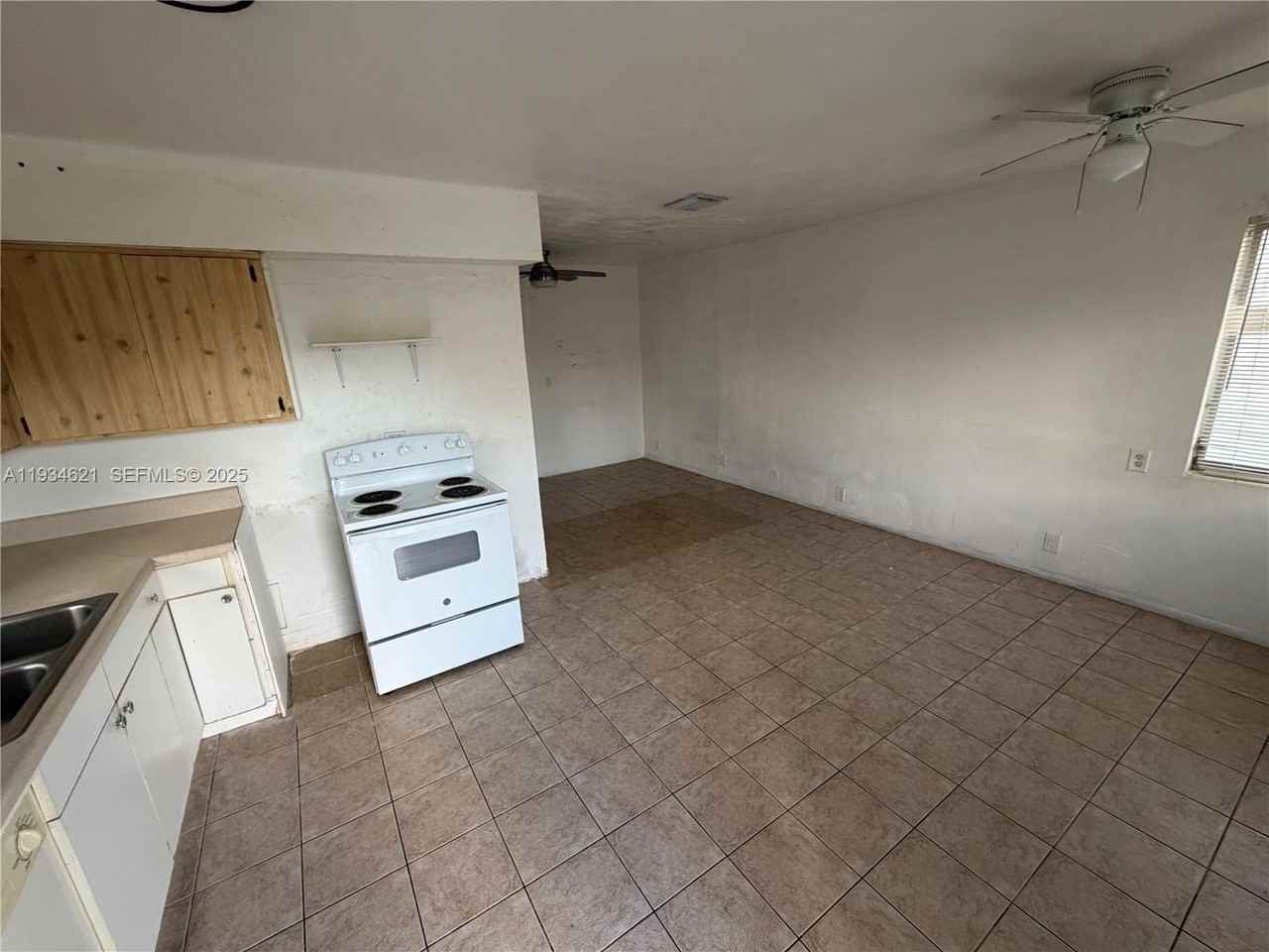 101 Sw 4th Ave #2 - Photo 2 of 7