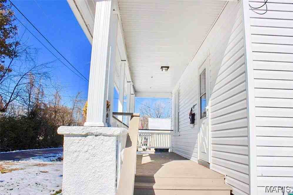 115 S Lawn Ave - Photo 3 of 14