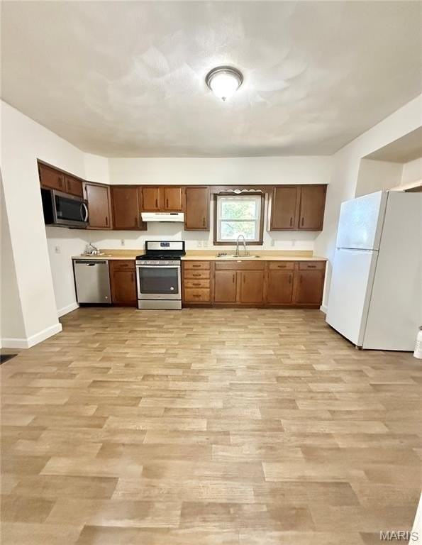 115 S Lawn Ave - Photo 4 of 14