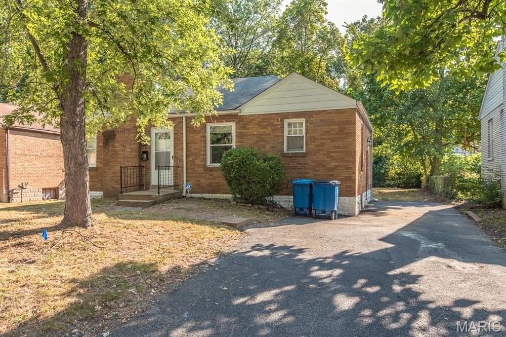 320 Henquin Dr - Photo 3 of 44