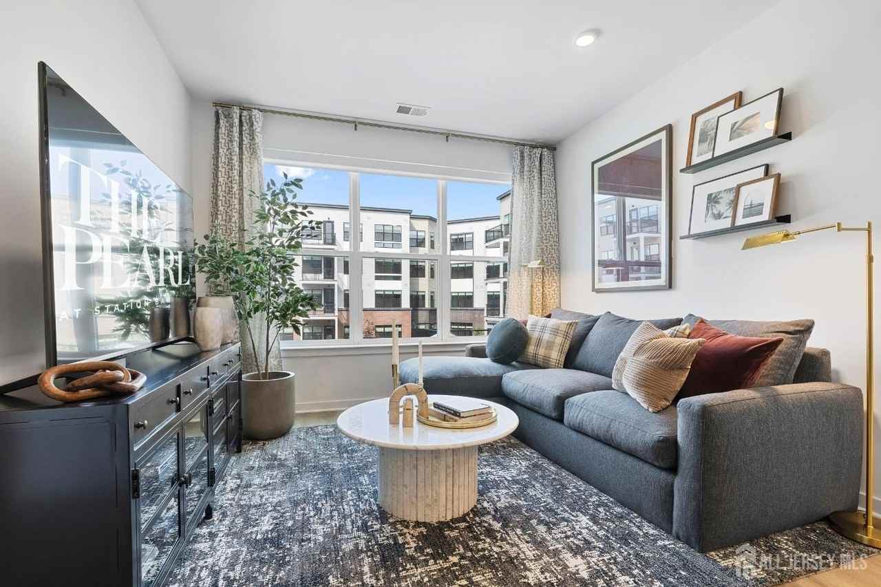 2000 Schindler Dr #B20