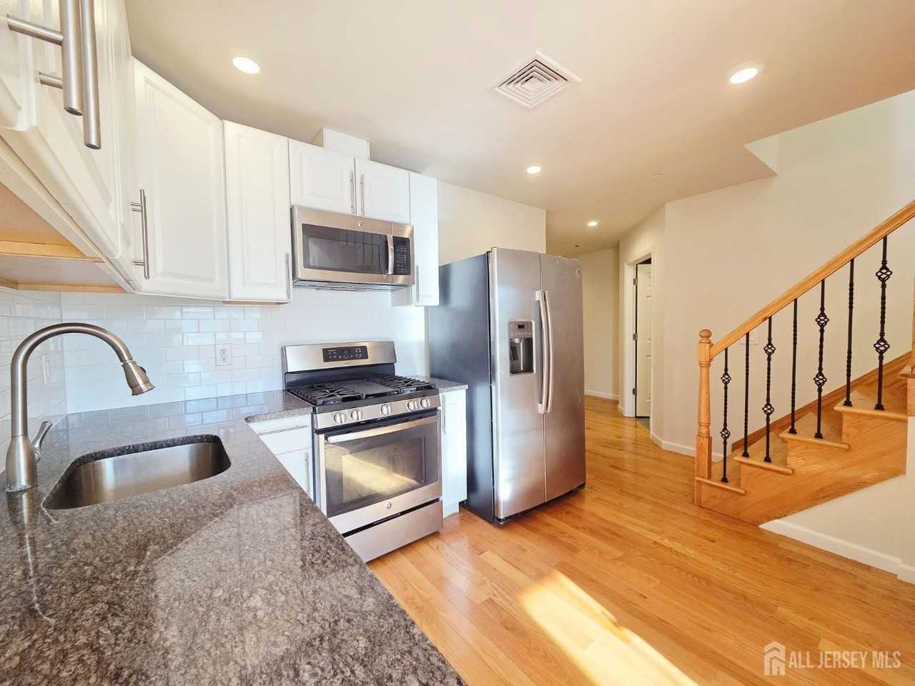 120 Georges Rd #312 - Photo 3 of 35